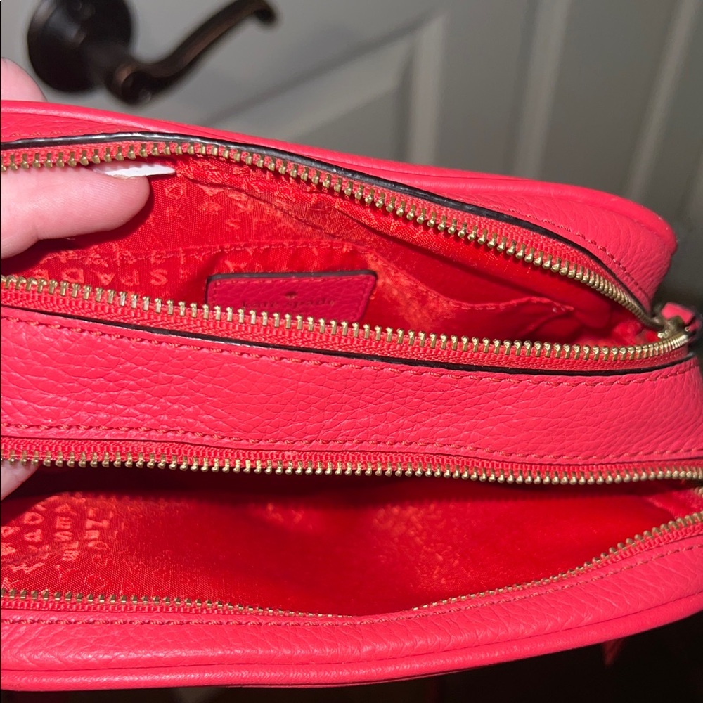 kate spade pink leather crossbody camera bag with gold hardware - Picture 4 of 6